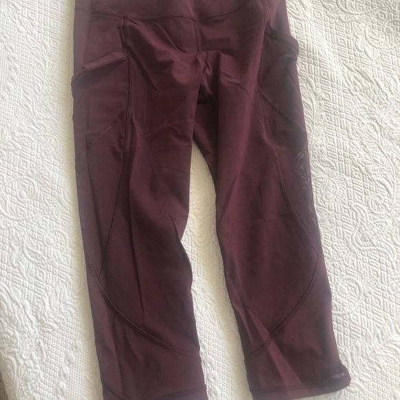 maroon capri leggings